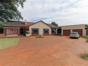 3 Bed House in Edelweiss