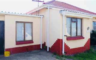 2 Bedroom House in Steenberg