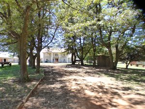 42.8 ha Farm in Zesfontein AH