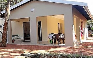 5 Bedroom House in Bazley Beach