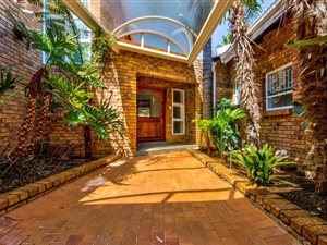 5 Bed House in Blue Gill