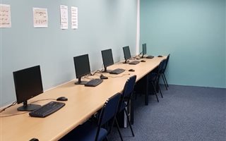 72 m² Office Space in Hilton