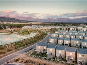 2 Bed Apartment in Somerset Lakes