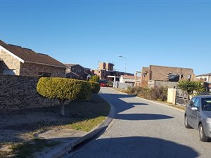 750 m² Land available in Bluewater Bay