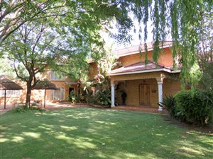 5 Bed House in Stefanopark