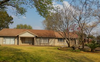 3 Bedroom House in Stefanopark