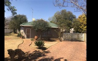 3 Bedroom House in Lambton Gardens