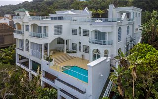 7 Bedroom House in Sheffield Beach