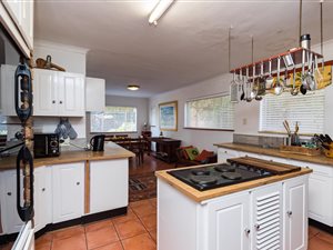 6 Bed House in Newlands