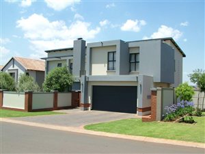 4 Bed House in Midstream Ridge Estate