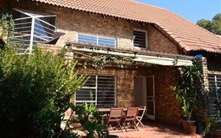 3 Bedroom Townhouse in Waterkloof Park