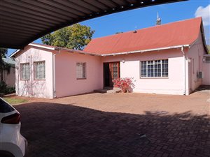 4 Bed House in Muckleneuk