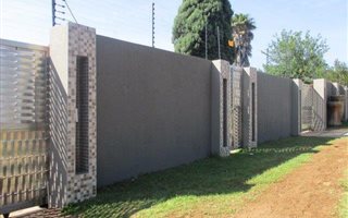 4 Bedroom House in Alphen Park