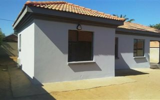 2 Bedroom House in Birch Acres