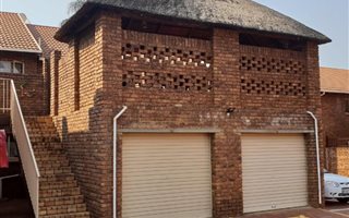 2 Bedroom Flat in Doornpoort and surrounds