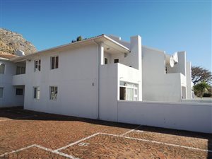 2 Bed Apartment in Lakeside