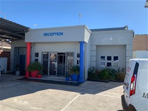 1329 m² Commercial space in Park Central