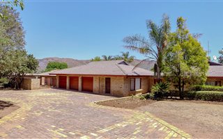 4 Bedroom House in Ruimsig AH