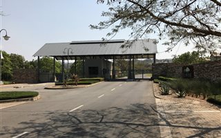 983 m² Land available in Riverside Park