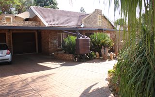 2 Bedroom House in Doornpoort and surrounds