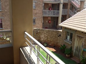 2 Bedroom Townhouse in Die Hoewes