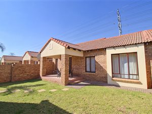 3 Bed Townhouse in Crescent Wood Country Estate