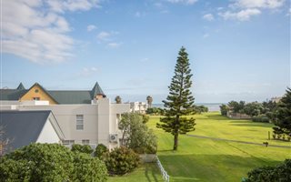 6 Bedroom House in Greenways Golf Estate