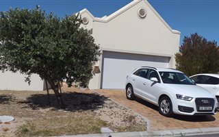 3 Bedroom House in Sunningdale