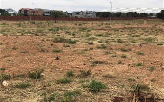 422 m² Land available in Louwlardia