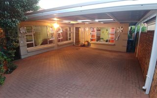 4 Bedroom House in Magalieskruin