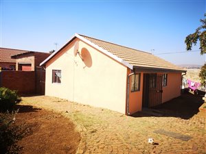 3 Bed House in Lotus Gardens
