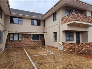 2 Bed Apartment in Claremont