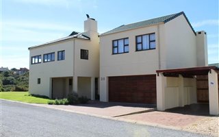 5 Bedroom House in Stilbaai
