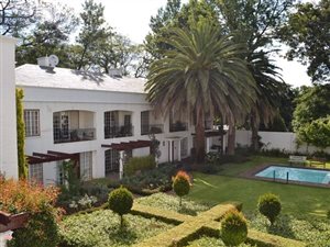 1 Bed Apartment in Saxonwold