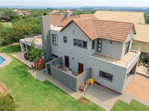 4 Bed House in Pebble Rock