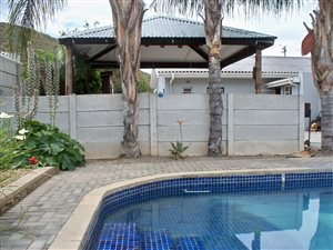 4 Bed House in Van Riebeeck Park