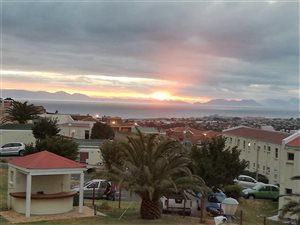 1 Bed Apartment in Gordons Bay Central