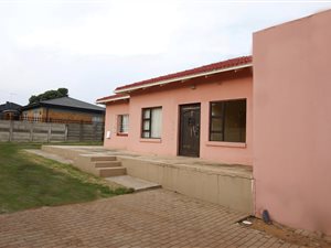 8 Bed House in Discovery
