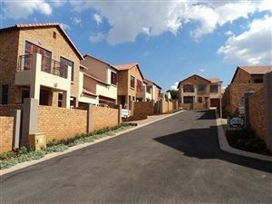 2 Bed Apartment in Roodepoort Central