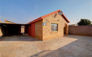 3 Bedroom House in Dobsonville