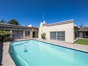4 Bed House in Brackendowns