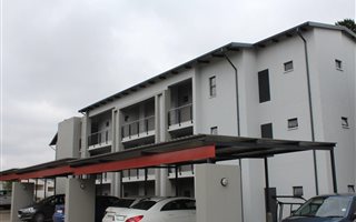 2 Bedroom Apartment in Roodepoort Central