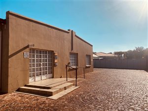 211 m² Office Space in Northmead