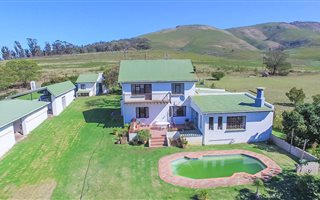 8.9 ha Farm in Uitenhage Central