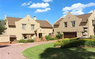 4 Bedroom House in Zwavelpoort