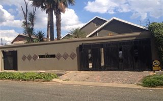 4 Bedroom House in Kensington