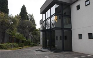 279 m² Office Space in Sandhurst