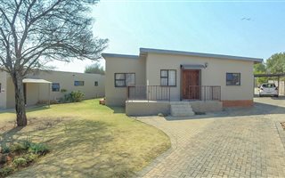 3 Bedroom House in Kanonkop