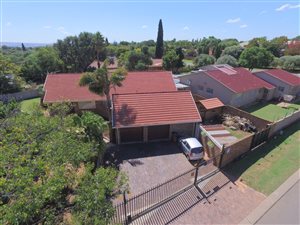 4 Bed House in Rooihuiskraal