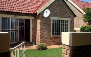 2 Bedroom Townhouse in Heuwelsig Estate